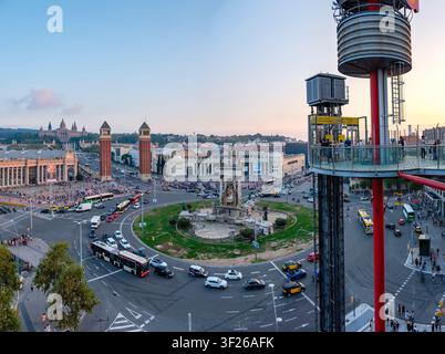 Paysage urbain de Barcelone, vue de jour de la Plaça d'Espanya (Plaza of Spain) et des Tours vénitiennes depuis les Arenas de Barcelone, Barcelone, Espagne Banque D'Images