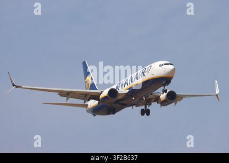 Ryanair, Boeing 737, en approche finale de l'aéroport de Londres Stansted, Essex, Royaume-Uni le 17 juillet 2026 Banque D'Images