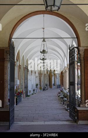Cimetière monumental, couloir, arches, couloir, Cimitero della Certosa, Ferrara, Emilia-Romagne, Italie Banque D'Images