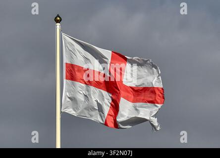 St George's flag flying Banque D'Images
