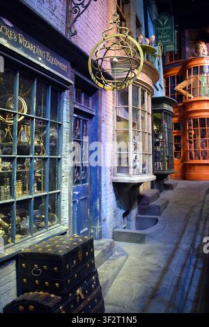 Plateau de tournage de Diagon Alley à la Warner Bros. Studio Tour Londres – La Fabrication de Harry Potter, Leavesden, Hertfordshire, Angleterre Banque D'Images