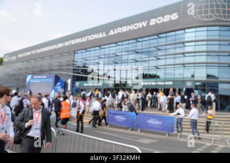 Farnborough, Hampshire, Royaume-Uni. 21 juillet 2026. Le Farnborough International Airshow 2026 accueille les principaux innovateurs des industries aérospatiale, aéronautique et de la défense du 20 au 24 juillet, une exposition professionnelle pour les industries aérospatiale et de la défense où des avions civils et militaires sont présentés à des clients potentiels et à des investisseurs. Crédit : Uwe Deffner/Alamy Live News Banque D'Images