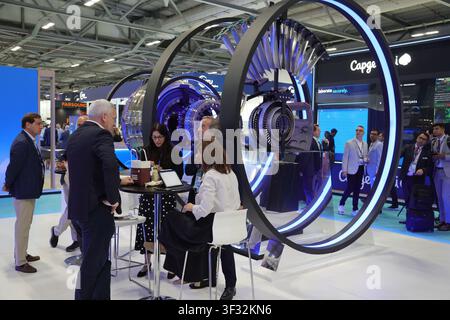 Farnborough, Hampshire, Royaume-Uni. 21 juillet 2026. Le Farnborough International Airshow 2026 accueille les principaux innovateurs des industries aérospatiale, aéronautique et de la défense du 20 au 24 juillet, une exposition professionnelle pour les industries aérospatiale et de la défense où des avions civils et militaires sont présentés à des clients potentiels et à des investisseurs. Crédit : Uwe Deffner/Alamy Live News Banque D'Images