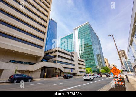 Omaha, NE, États-Unis - 9 mai 2026 : Vue panoramique du centre-ville d’Omaha, Nebraska, avec des gratte-ciel modernes et une ligne d’horizon urbaine Banque D'Images