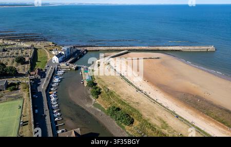 Vue aérienne par drone du port de St Andrews, Fife, Écosse Banque D'Images