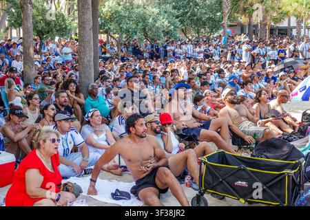 Miami Beach Floride, Bandshell Park, Argentins Argentins Argentins hispaniques hommes femmes, regardant la finale de la Coupe du Monde de la FIFA 2026, Argentine contre Espagne, gratuit Banque D'Images