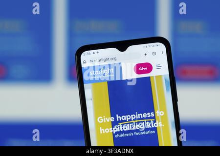 Los Angeles, États-Unis - 13 juillet 2026 : La page App Store de l'application Starlight Children's Foundation est visible sur un écran de smartphone Banque D'Images