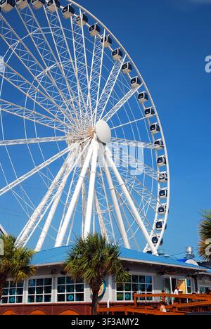 Myrtle Beach, SC, États-Unis 25 juin 2011 Une grande grande roue domine le rivage et la propriété de Myrtle Beach, Caroline du Sud Banque D'Images