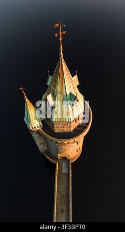 Vue aérienne de la tour de Vyrnwy sur le lac Vyrnwy lors d'une soirée d'été dans le Powys, au Pays de Galles Banque D'Images