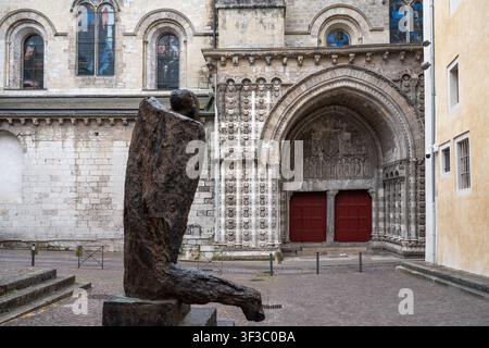 Porte principale de la cathédrale Saint Etienne de Cahors dans le département du Lot. France. Banque D'Images
