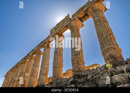 Colonnes grecques antiques du Temple de Junon dans la Vallée des Temples, Agrigente, Sicile, Italie Banque D'Images