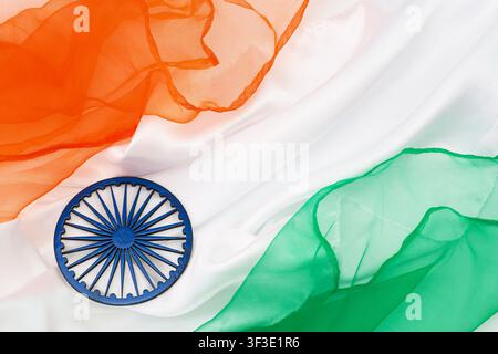 Fond en tissu du drapeau indien avec le chakra Ashoka Banque D'Images