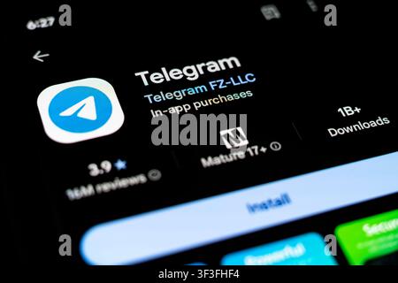 Affichage de la liste de l'application Telegram sur un écran de smartphone dans le Google Play Store Banque D'Images