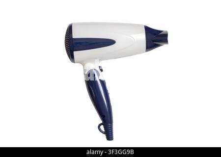 Sèche-cheveux sur fond blanc. Un sèche-cheveux moderne est isolé. Banque D'Images