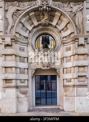 Five Kings House (anciennement Thames House), un bâtiment de bureaux dans la City de Londres ; classé Grade II, construit en 1911 par Thomas Colcutt et Stanley Hamp. Banque D'Images