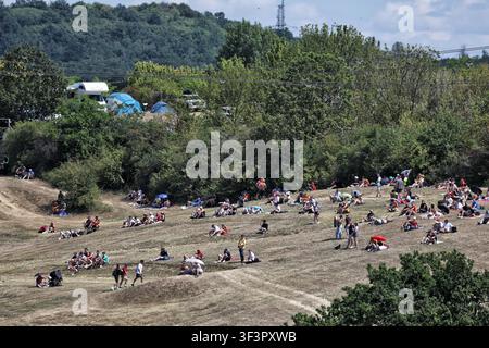 Budapest, Hongrie. 25 juillet 2026. Atmosphère du circuit - fans au bord de la piste. 25.07.2026. Championnat du monde de Formule 1, Rd 11, Grand Prix de Hongrie, Budapest, Hongrie, Jour de qualification. Crédit : James Moy/Alamy Live News Banque D'Images