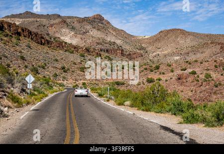 Highway 10 la Oatman Highway et Historic Route 66 également connue sous le nom de The Arizona Sidewinder entre Kingman et Oatman Arizona USA Banque D'Images