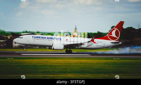 Zaventem, Belgique, 19 juillet 2026 : Un Boeing 737 MAX 8 de Turkish Airlines atterrissant à l’aéroport international de Bruxelles à Zaventem, en Belgique Banque D'Images