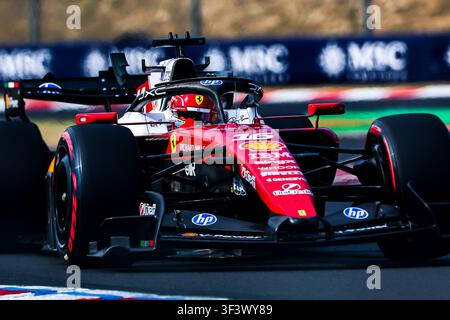 Mogyorod, Hongrie. 25 juillet 2026. Charles Leclerc de Monaco conduit pendant la séance de qualification du Grand Prix de Hongrie de Formule 1 sur le Hungaroring à Mogyorod, près de Budapest, Hongrie, le 25 juillet 2026. Crédit : David Balogh/Xinhua/Alamy Live News Banque D'Images