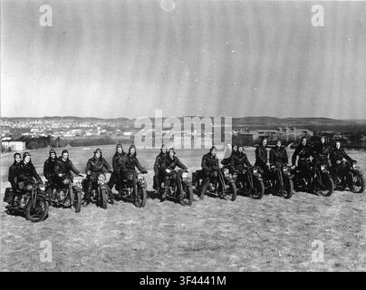 Frivilliga Motorcykelklubben (FMCK) offrant une formation de moto, en mettant l'accent sur la sécurité routière et les compétences de conduite. Banque D'Images