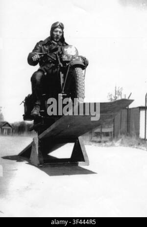 Formation de moto du Frivilliga Motorcykelklubben (FMCK), A 6, sur une photographie des archives militaires suédoises. Banque D'Images