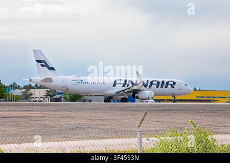 Vantaa, Finlande, Europe - 27 mai 2026 : OH-LZG Finnair Airbus A321-231 décollant à l'aéroport d'Helsinki-Vantaa par un temps de printemps nuageux. Banque D'Images