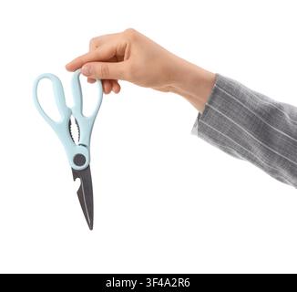 Main féminine tenant une pince à cuisine bleu clair avec ouvre-bouteille et lame dentelée, isolée sur fond blanc Banque D'Images