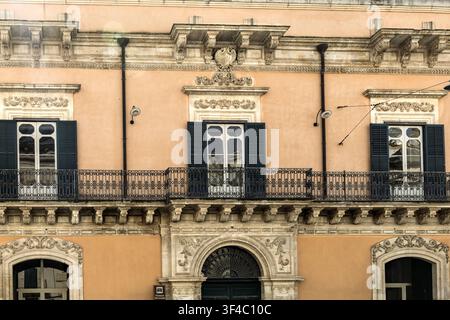 Architecture baroque élégante historique, Corso Umberto 1, Modica, Sicile, Italie Banque D'Images