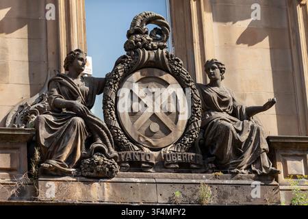 Sculpture en pierre représentant les armoiries de la Bank of Scotland, St Vincent Place, Glasgow, Écosse Banque D'Images