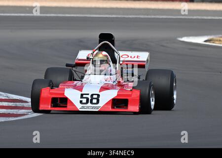 Ewen Sergison, Surtees TS9B, GP Icons, voitures de course F1 de 3 litres des années 1966 à 1985, quatre classes ; voitures A en compétition avant fin 1982, B-post 19 Banque D'Images