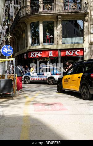 Trafic détourné en raison de travaux de revêtement de chaussée sur les Ramblas à Barcelone Banque D'Images