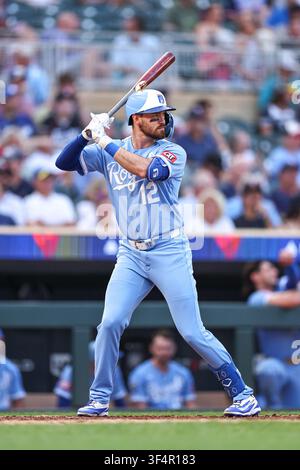 Minneapolis, Minnesota, États-Unis. 29 juillet 2026. Nick Loftin (12), troisième buteur des Kansas City Royals, frappe contre les Minnesota Twins au sixième inning lors d'un match de baseball MLB entre les Kansas City Royals et les Minnesota Twins au Target Field à Minneapolis, Minnesota. Steven Garcia/CSM/Alamy Live News Banque D'Images