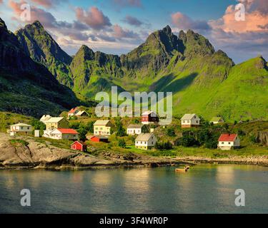 NON - ÎLES LOFOTEN : Monts Å et Gjerdtindan Banque D'Images
