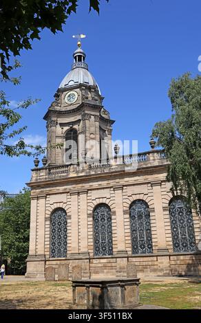 La cathédrale Saint-Philippe dans le centre-ville de Birmingham, West Midlands, Angleterre, Royaume-Uni, vue par un soleil d'été. Banque D'Images