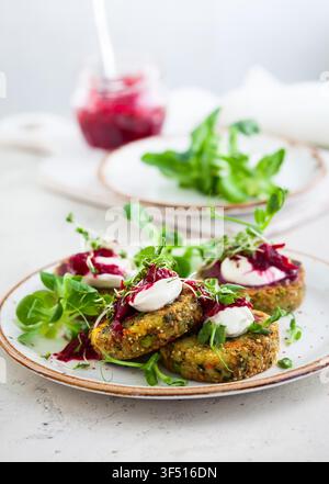 Beignets avec quinoa, légumes et graines de lin Banque D'Images