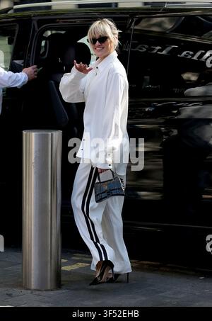 26 avr. 2022 – Londres, Angleterre, Royaume-Uni – Ashley Roberts quitte les studios Global Radio ce matin Banque D'Images