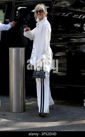 26 avr. 2022 – Londres, Angleterre, Royaume-Uni – Ashley Roberts quitte les studios Global Radio ce matin Banque D'Images