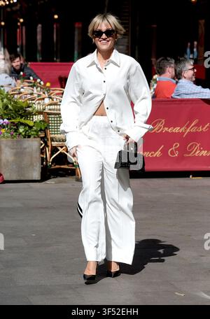 26 avr. 2022 – Londres, Angleterre, Royaume-Uni – Ashley Roberts quitte les studios Global Radio ce matin Banque D'Images
