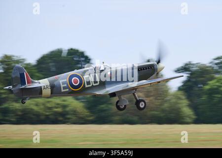 Expositions de Supermarine Spitfire au Shuttleworth Summer Airshow 2026 Banque D'Images