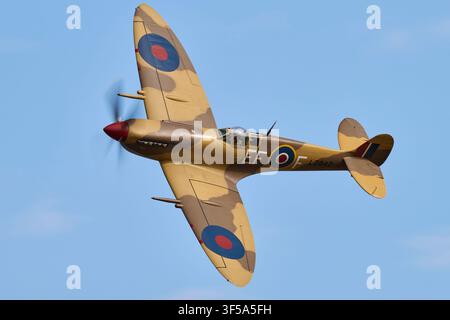 Expositions de Supermarine Spitfire au Shuttleworth Summer Airshow 2026 Banque D'Images