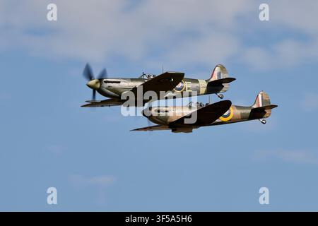 Expositions de Supermarine Spitfire au Shuttleworth Summer Airshow 2026 Banque D'Images