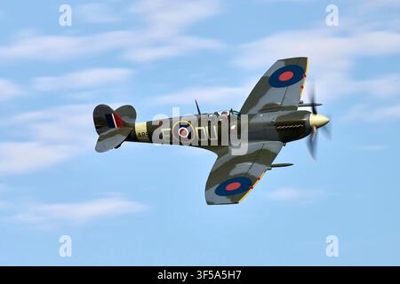 Expositions de Supermarine Spitfire au Shuttleworth Summer Airshow 2026 Banque D'Images