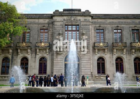 Ciudad de Mexico, CDMX, Mexique - 20 février 2025 : Façade du château de Chapultepec Banque D'Images