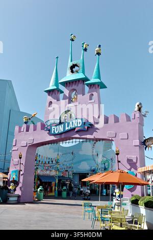 Château Super Silly Fun Land avec figurines Minion, Universal Studios Hollywood Banque D'Images