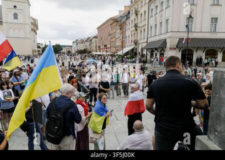 Varsovie, Pologne. 02 août 2026. Les participants se rassemblent lors d'une manifestation. Des dizaines de personnes se sont rassemblées pour une manifestation à Varsovie afin d'appeler à de bonnes relations de voisinage entre Polonais et Ukrainiens. L'événement a eu lieu au milieu de récents rapports d'attaques visant des citoyens ukrainiens en Pologne et d'une rhétorique anti-ukrainienne croissante dans certaines parties du débat public et sur les réseaux sociaux. Credit: SOPA Images Limited/Alamy Live News Banque D'Images