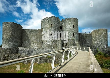 Le château de Harlech à Gwynedd, au Pays de Galles, une fortification médiévale classée Grade I sur une butte rocheuse surplombant la mer d'Irlande. Construit par Édouard Ier durant Banque D'Images