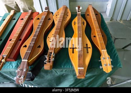 Pic de Otter Virginia - 6 juin 2026 : Instrument à cordes dulcimer utilisé dans les communautés appalachiennes pour la musique exposé Banque D'Images