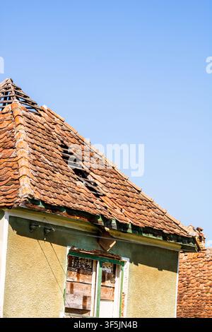 Paysage rural typique et maisons rustiques à Barcut - Bekokten, Transylvanie, Roumanie Banque D'Images