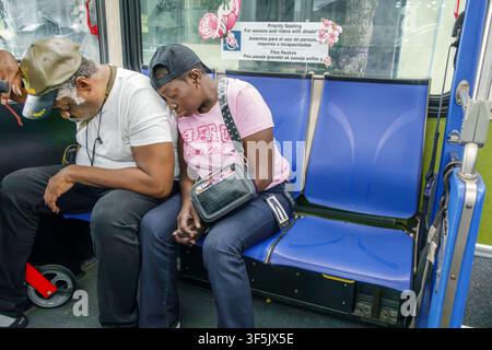 Miami Beach Floride, passagers du Metrobus de Miami-Dade, Transit de Miami-Dade, Metrobus, intérieur du bus, transports en commun, transit public, transport de masse Banque D'Images