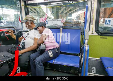Miami Beach Floride, passagers du Metrobus de Miami-Dade, Transit de Miami-Dade, Metrobus, intérieur du bus, transports en commun, transit public, transport de masse Banque D'Images